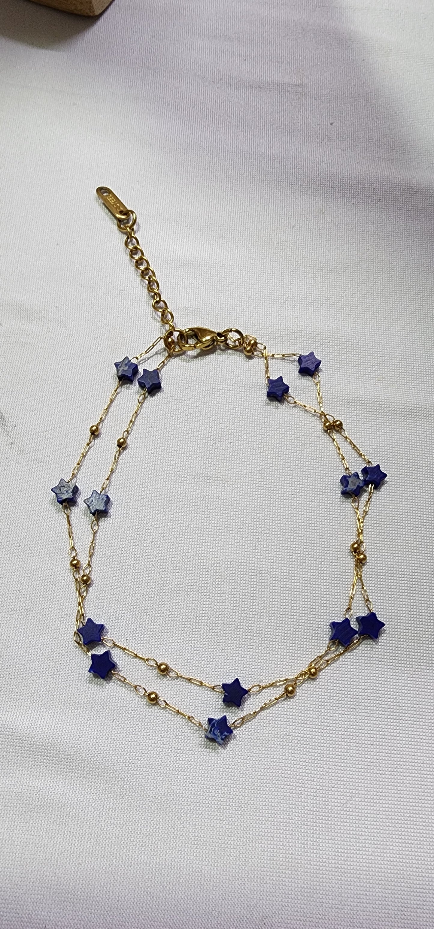 Bracelets, Necklaces or Anklets: Natural stones.