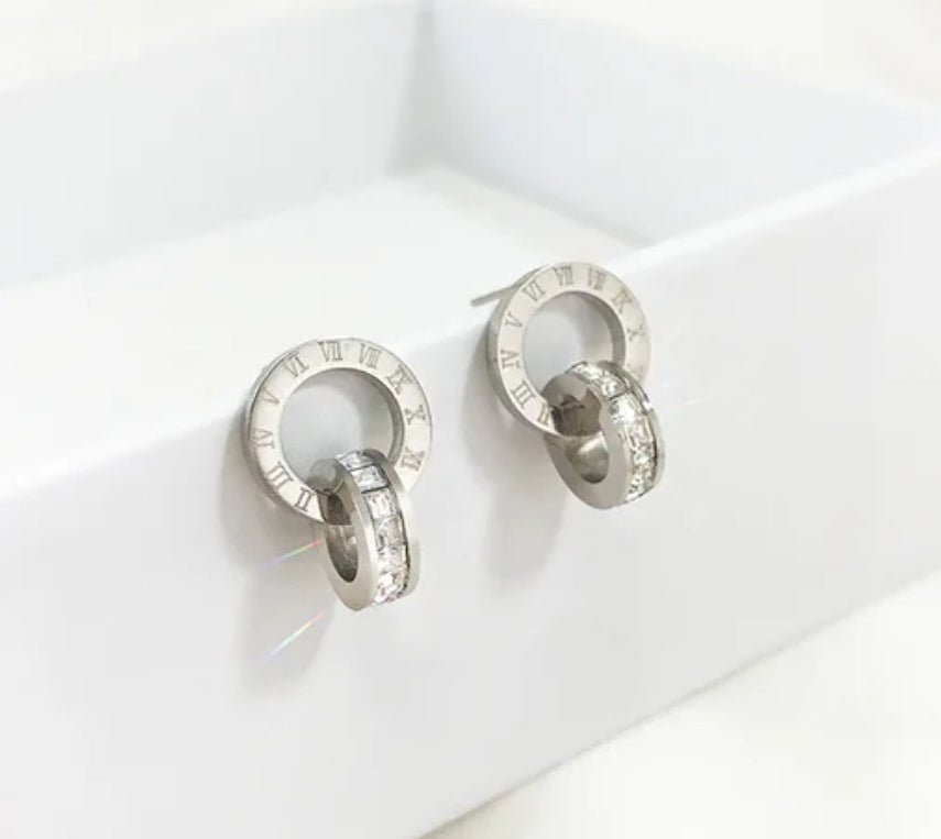 Jewelerry: Roman numerals, double ring