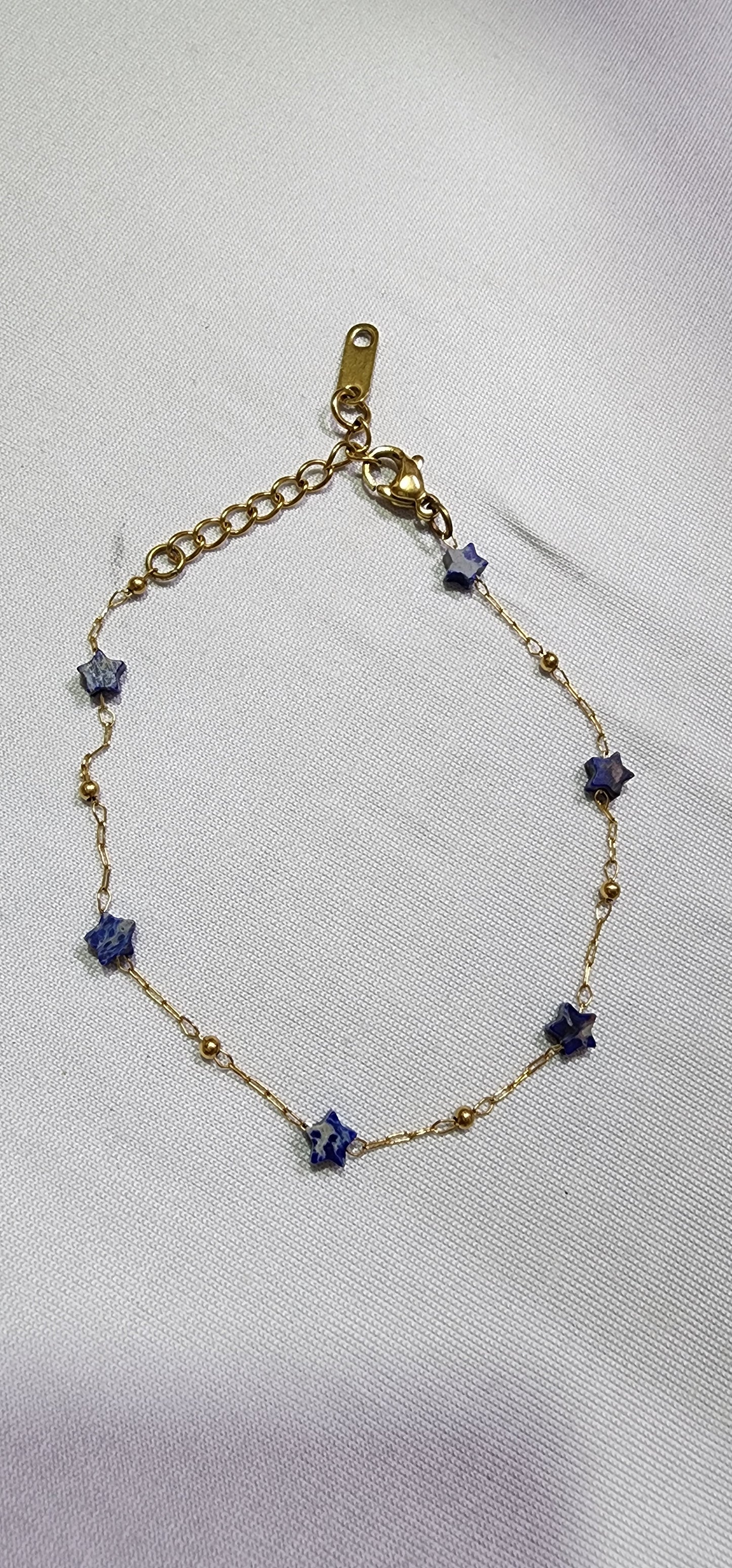 Bracelets, Necklaces or Anklets: Natural stones.